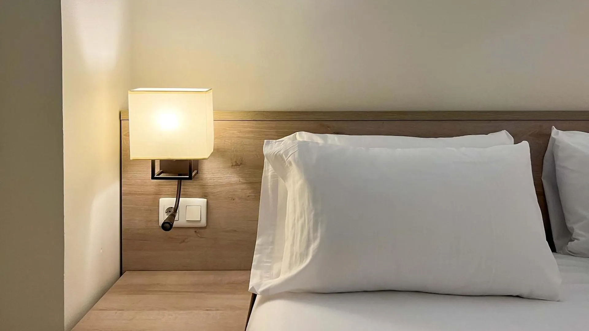 Stay U-Nique Apartments Pau Claris Barcellona Spagna